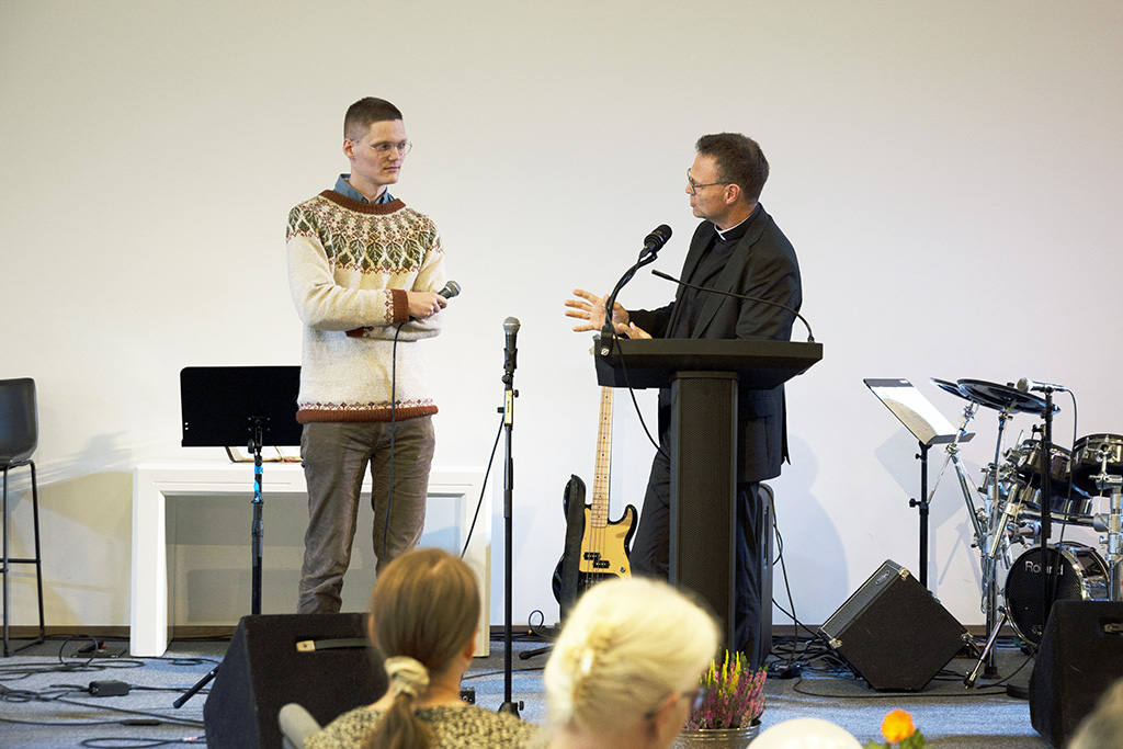 Follow misjonskirke bilde av ny pastor sammen med menighetsrådgiver Kjell